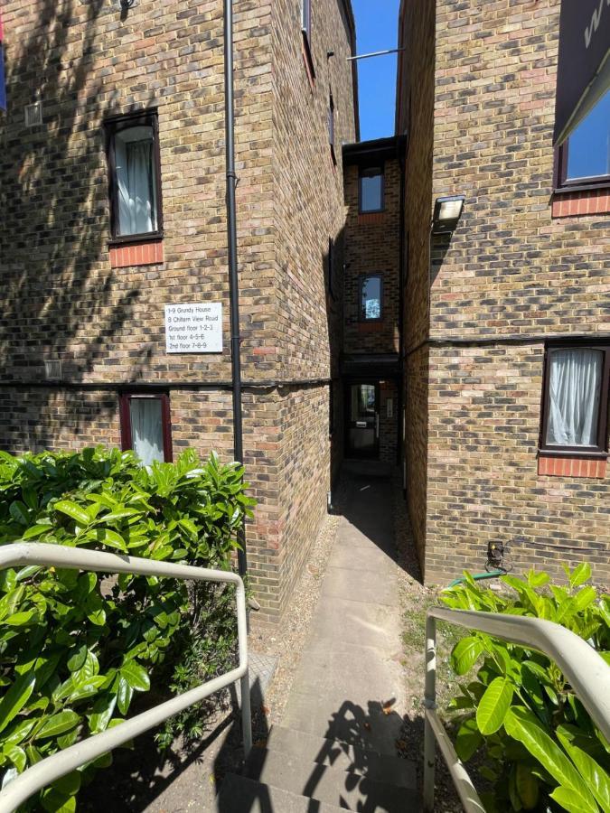 Grundy House Apartment Ъксбридж Екстериор снимка