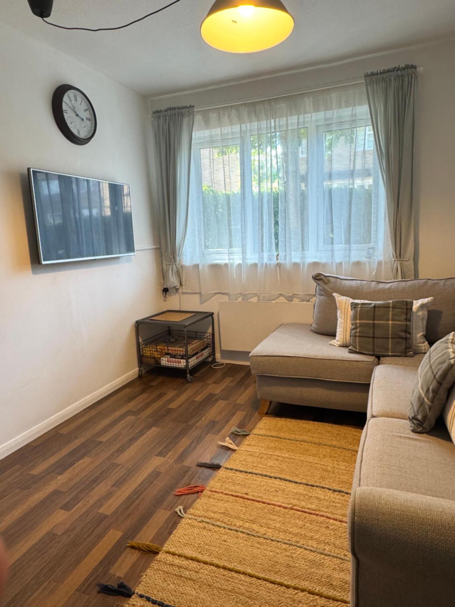 Grundy House Apartment Ъксбридж Екстериор снимка