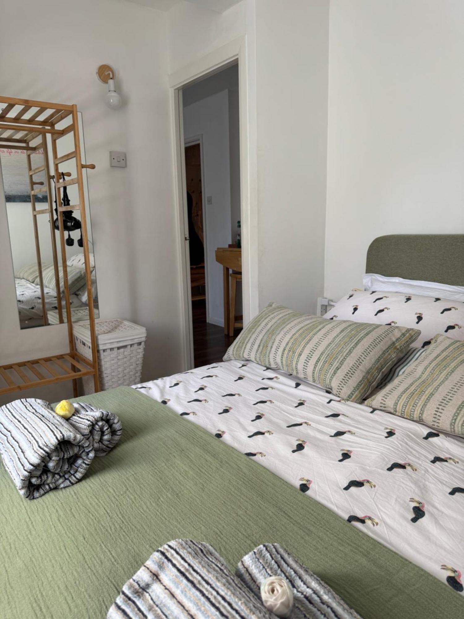 Grundy House Apartment Ъксбридж Екстериор снимка